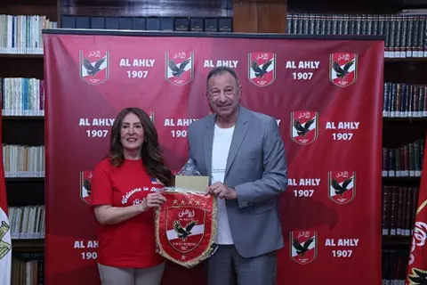 "مواجهة إنتر ميامي لحظة تاريخية".. سفيرة أمريكا في القاهرة تزور الأهلي